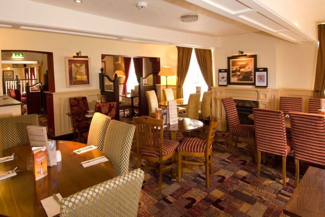 Premier Inn Натсфорд Экстерьер фото